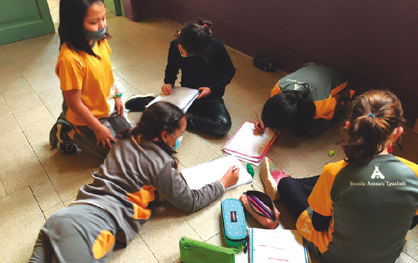 Niños y niñas de la Escuela Ateneu Igualadí, de Igualada (Barcelona)