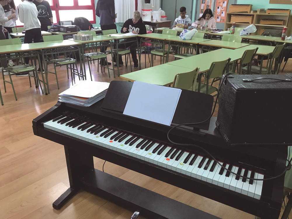 Presentación de instrumentos en 2.º ESO en el IES Aravalle (2016-2017)