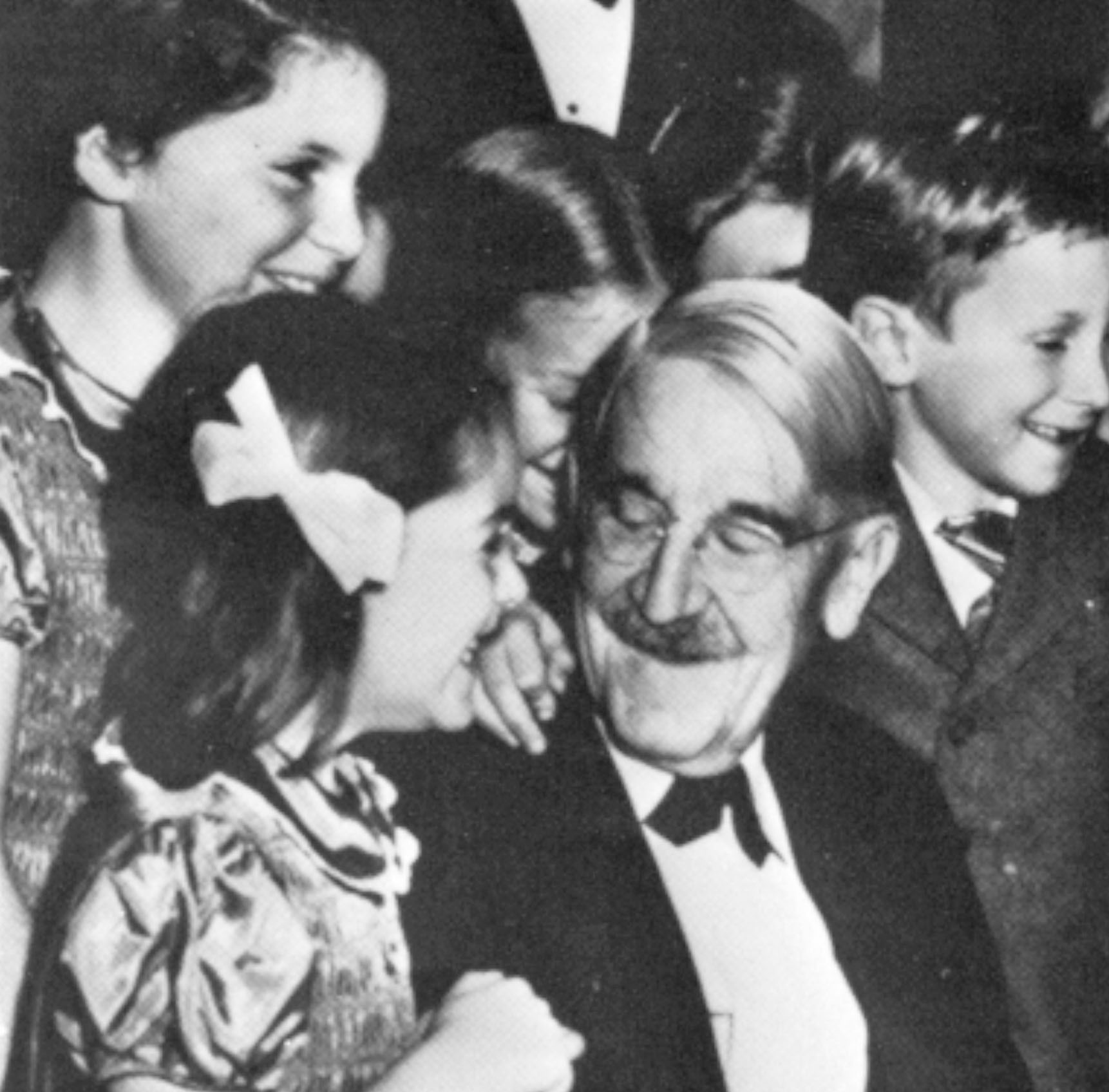 John Dewey . Sobre la innovació educativa construïda per contraposició al tradicionalisme pedagògic