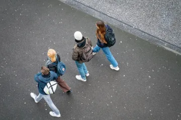 Adolescencias fuera de la vía escolar